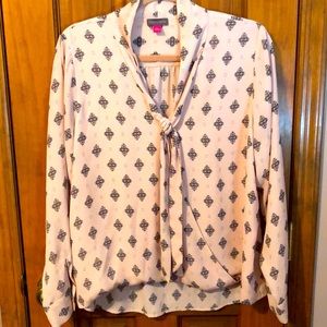 🔹 Vince Camuto Long Sleeve Top